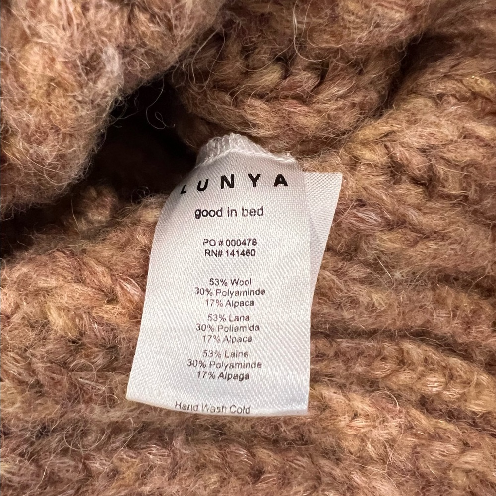 🔥🔥Lunya Chunky Alpaca Cable Knit Sweater. Size. M - Picture 11 of 13